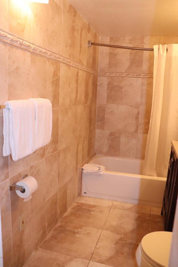 On Hollywood Beach - Affordable Two Bedrooms Sleeps 6 With Two Bathrooms Dania Beach Luaran gambar